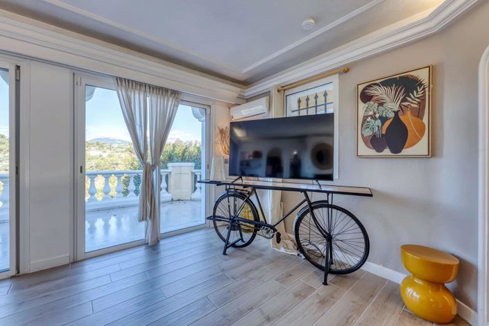 Image No.34-6 Bed House for sale