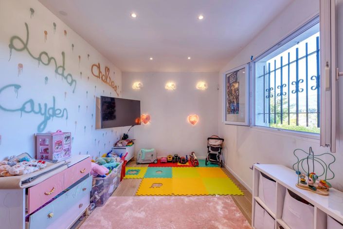 Image No.36-6 Bed House for sale