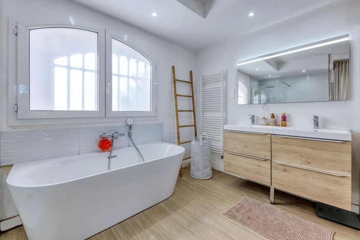 Image No.38-6 Bed House for sale