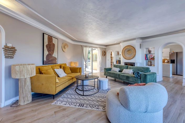 Image No.4-6 Bed House for sale