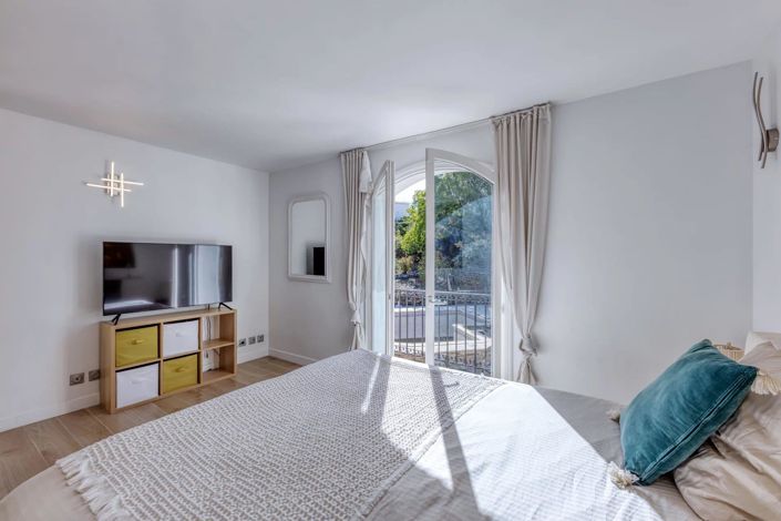 Image No.42-6 Bed House for sale