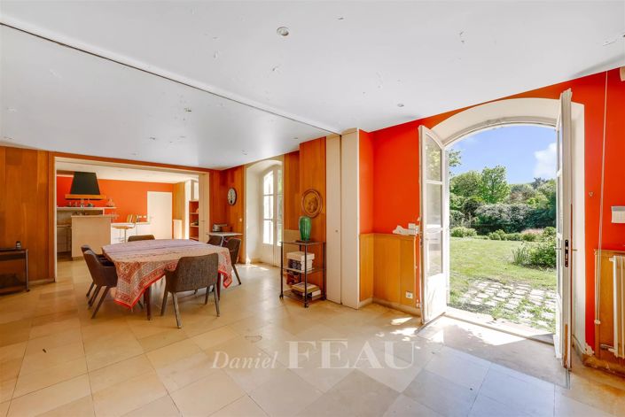 Image No.4-10 Bed House for sale