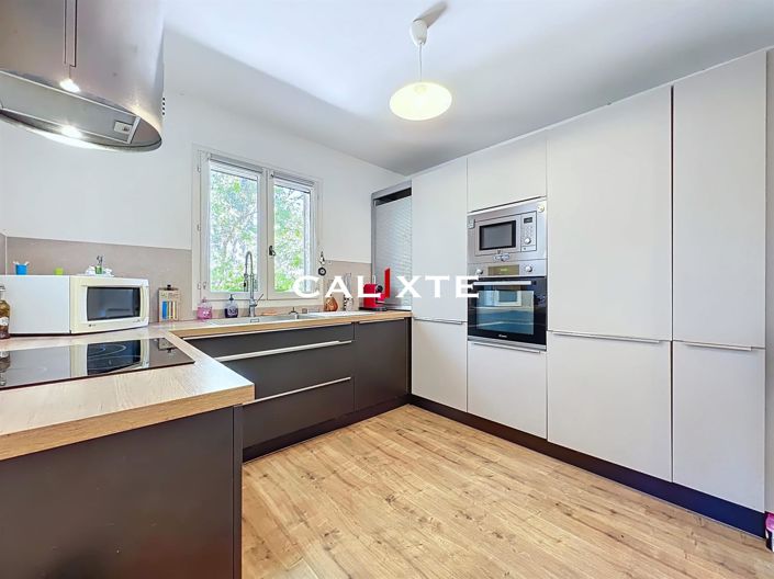 Image No.9-3 Bed House for sale