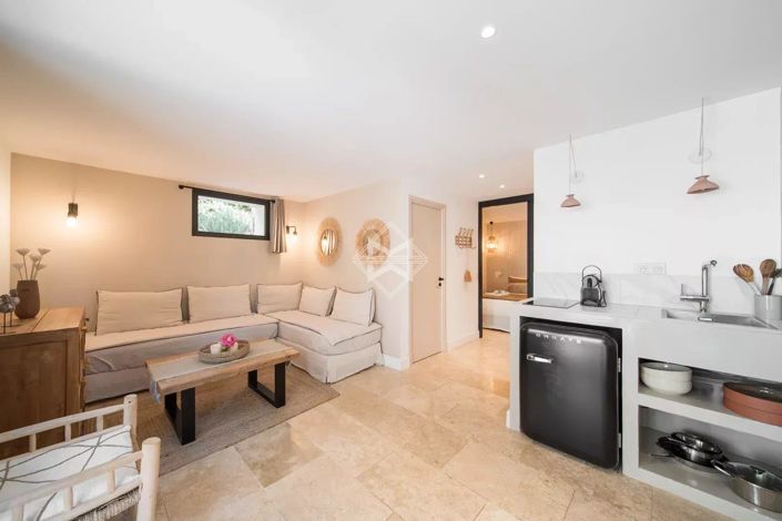 Image No.13-9 Bed House for sale