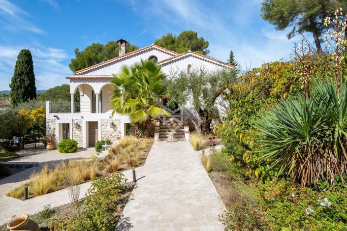 Image No.5-9 Bed House for sale