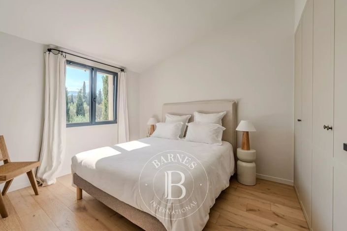 Image No.10-4 Bed House for sale