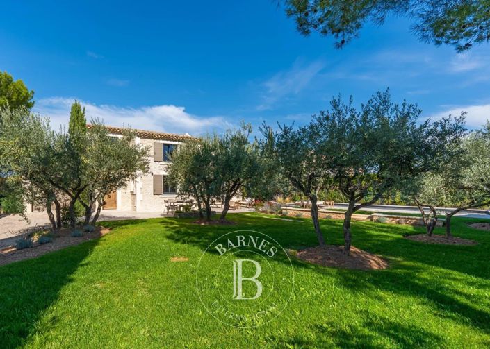 Image No.2-4 Bed House for sale