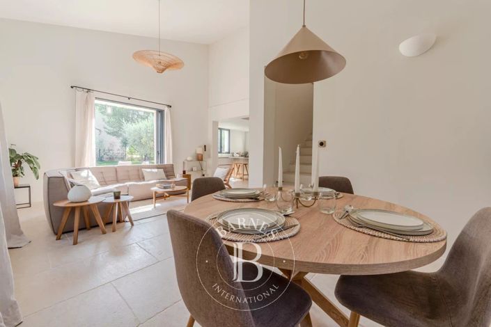 Image No.6-4 Bed House for sale