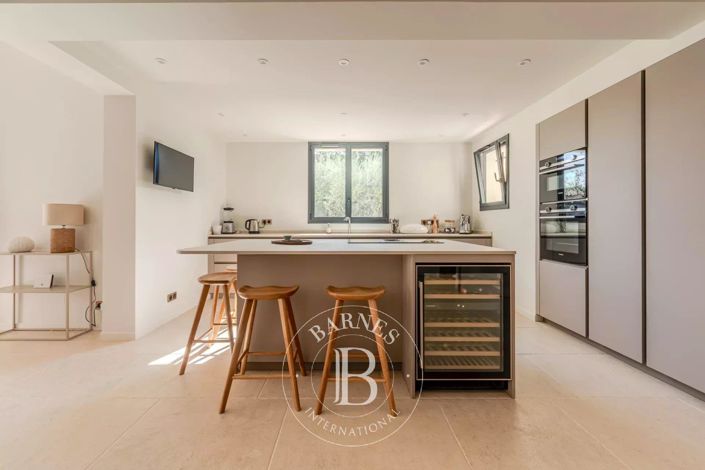 Image No.7-4 Bed House for sale