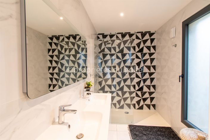 Image No.14-4 Bed House for sale