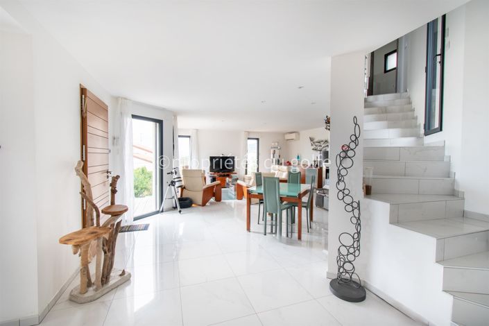 Image No.4-4 Bed House for sale