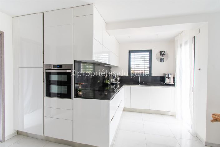 Image No.9-4 Bed House for sale