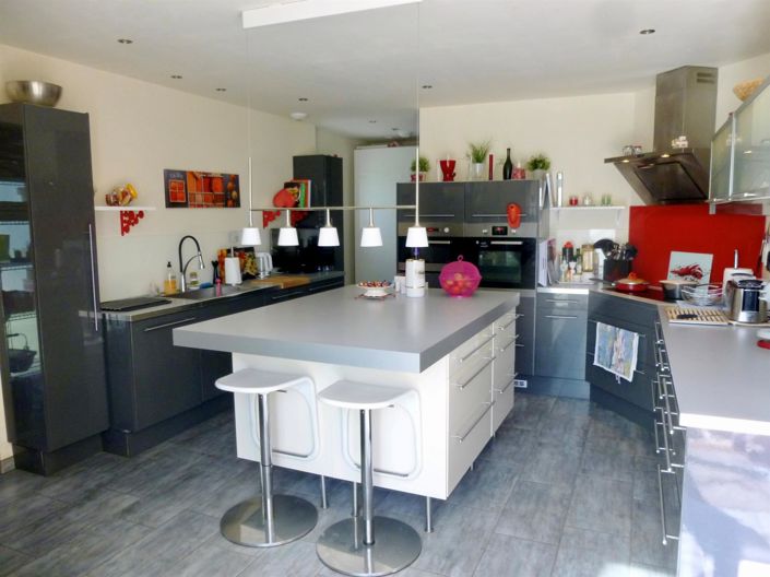 Image No.5-6 Bed House for sale