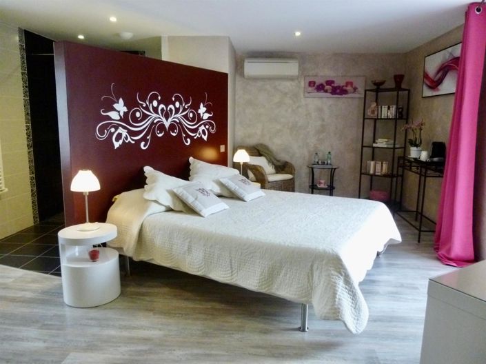 Image No.8-6 Bed House for sale