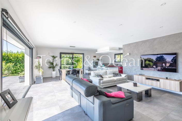 Image No.3-3 Bed House for sale