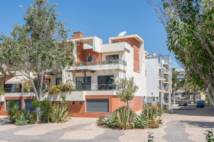 Image No.1-4 Bed House for sale