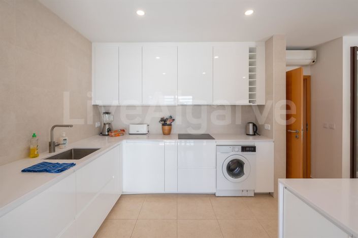 Image No.17-4 Bed House for sale