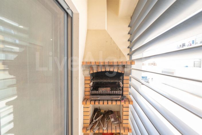 Image No.19-4 Bed House for sale