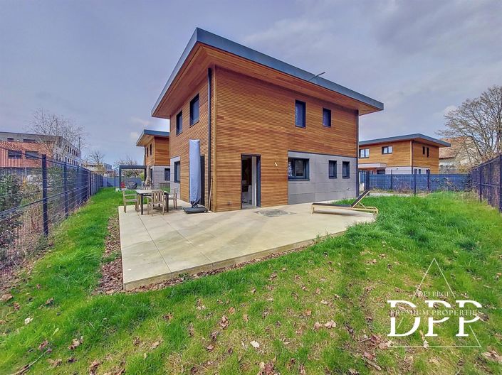 Image No.1-3 Bed Property for sale