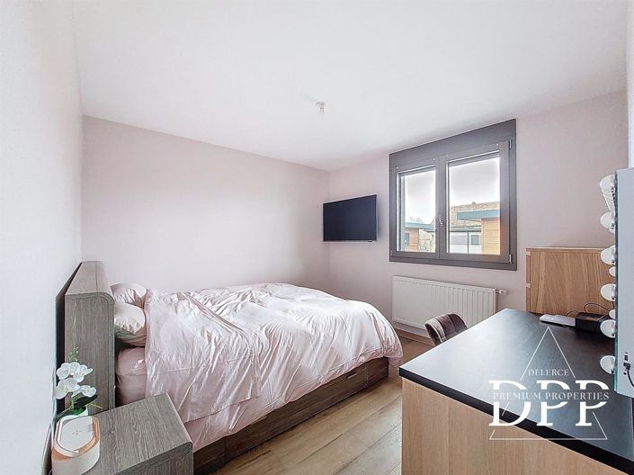 Image No.18-3 Bed Property for sale