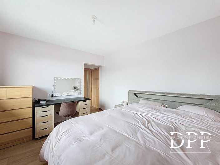 Image No.19-3 Bed Property for sale