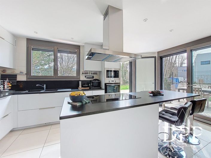 Image No.4-3 Bed Property for sale