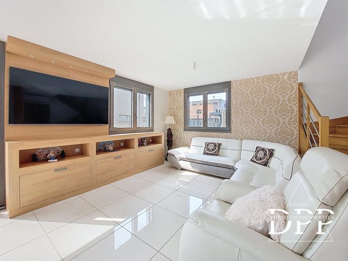 Image No.8-3 Bed Property for sale