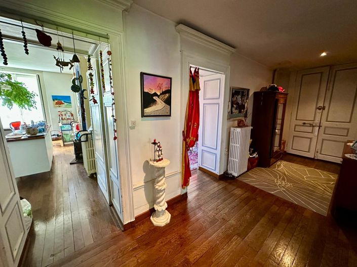 Image No.8-7 Bed House for sale