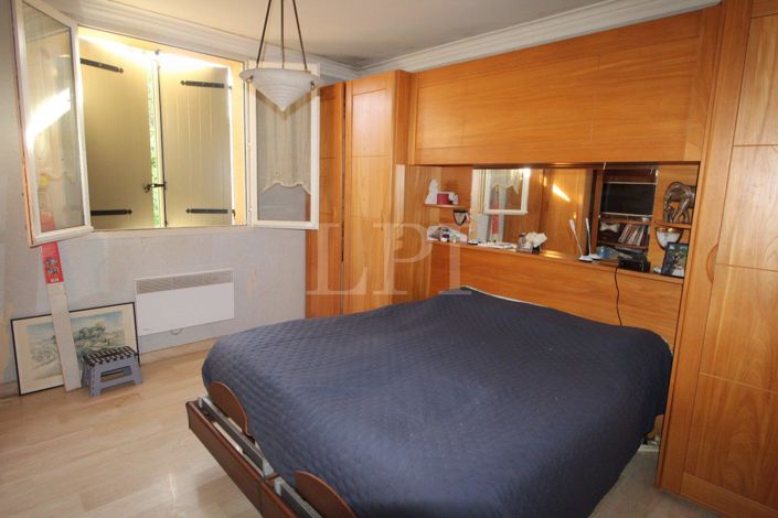 Image No.6-4 Bed House for sale