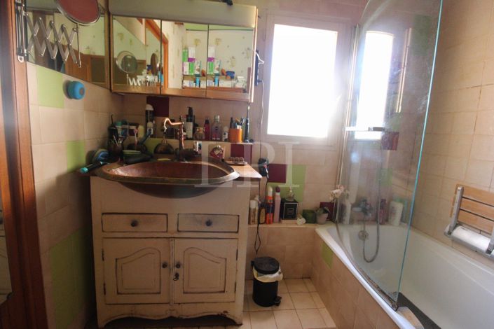 Image No.9-4 Bed House for sale