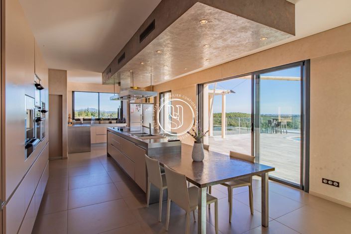 Image No.10-5 Bed House for sale