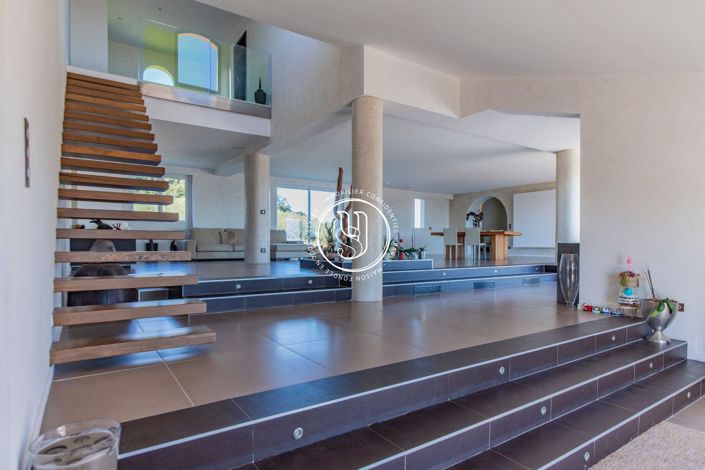 Image No.7-5 Bed House for sale