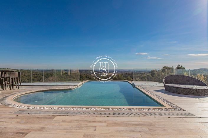 Image No.8-5 Bed House for sale