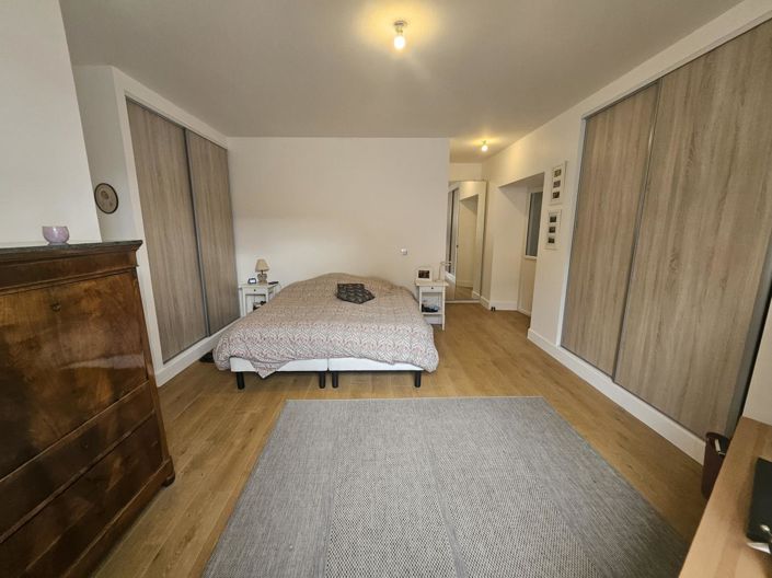 Image No.11-3 Bed House for sale