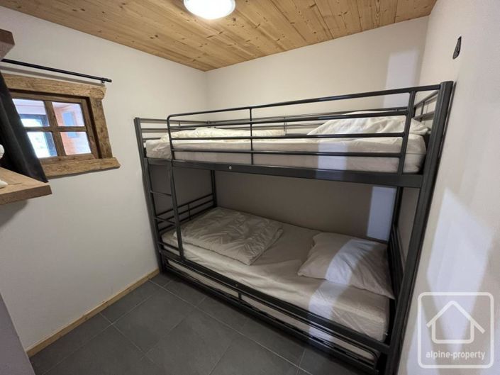 Image No.12-5 Bed Property for sale