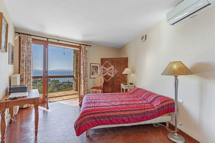 Image No.11-4 Bed House for sale