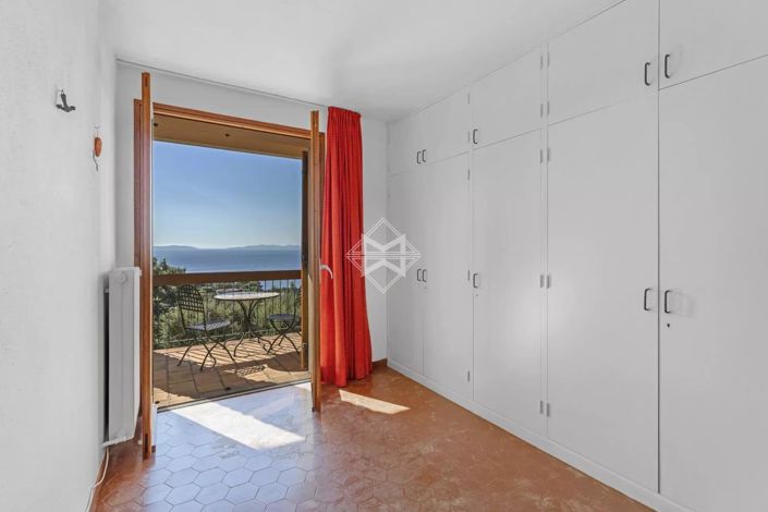 Image No.14-4 Bed House for sale