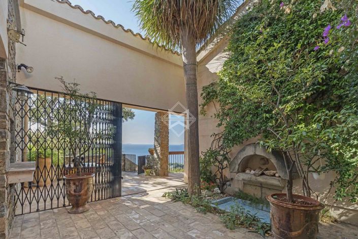 Image No.17-4 Bed House for sale