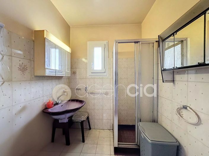 Image No.8-5 Bed House for sale