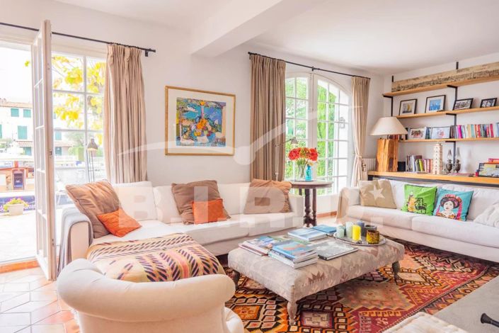 Image No.4-6 Bed House for sale