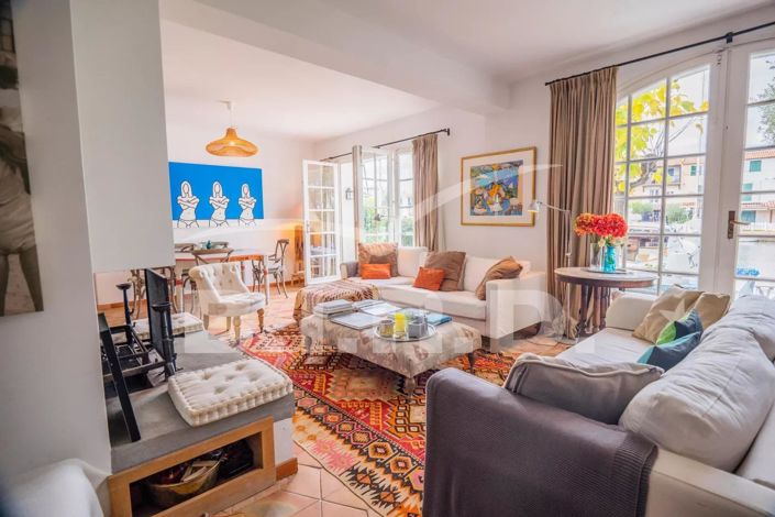 Image No.5-6 Bed House for sale