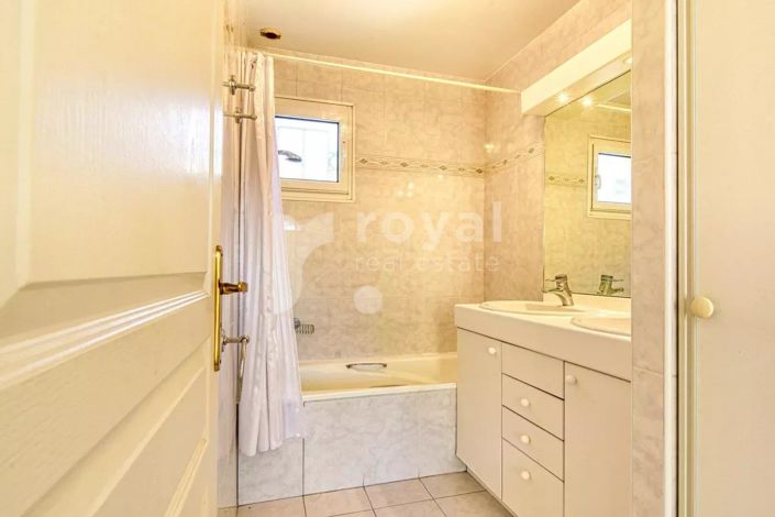 Image No.12-3 Bed House for sale