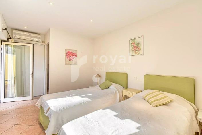 Image No.15-3 Bed House for sale