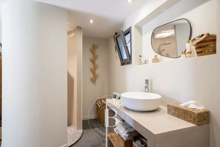 Image No.14-3 Bed House for sale