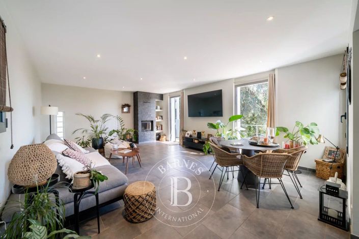 Image No.25-3 Bed House for sale