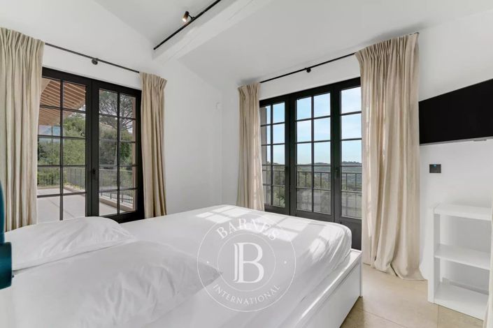 Image No.10-6 Bed House for sale