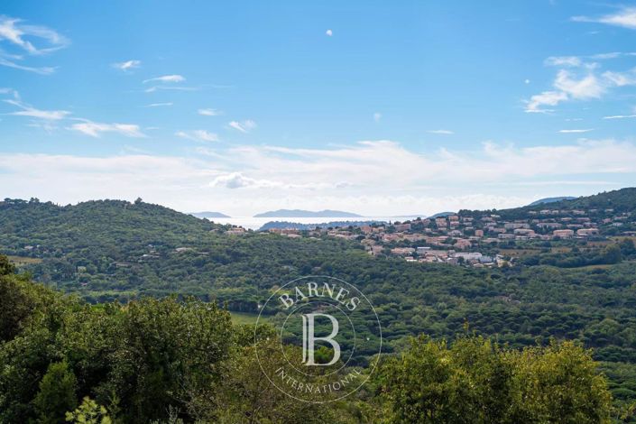 Image No.14-6 Bed House for sale