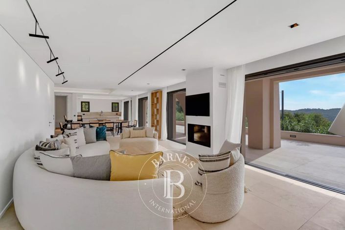 Image No.4-6 Bed House for sale