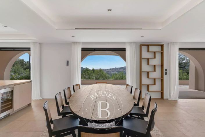 Image No.6-6 Bed House for sale