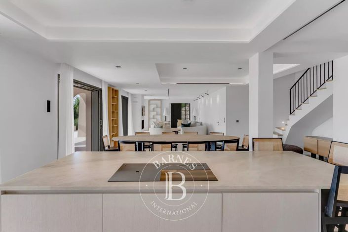 Image No.7-6 Bed House for sale